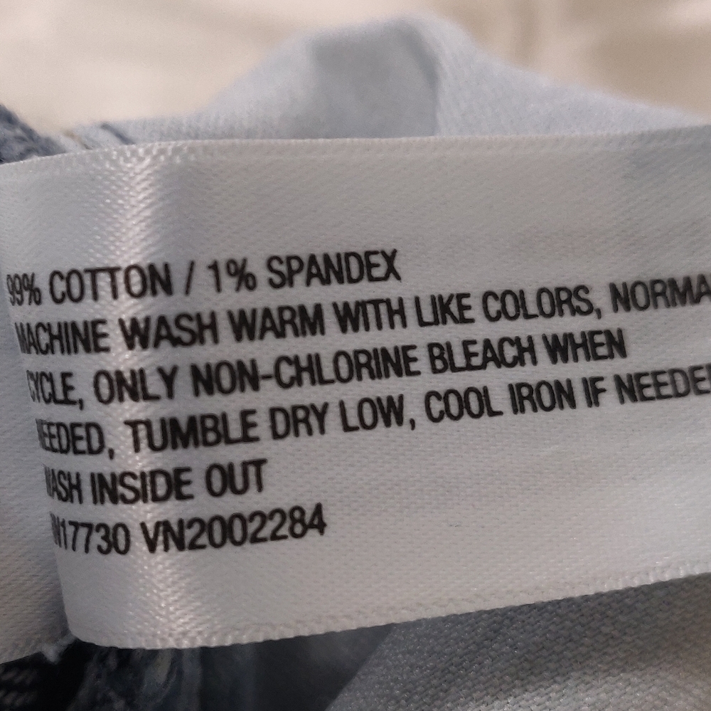 NWT Universal Thread Jeans. - Picture 6 of 12
